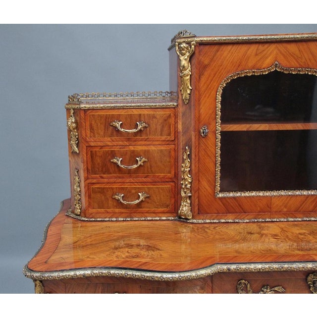 Mid 19th Century Antique Walnut Desk by Gillows, 1860 For Sale - Image 5 of 18