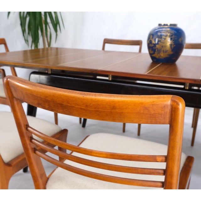 Gio Ponti Italian Mid-Century Modern Dining Table 8 Chairs Set New Linen Upholstery Seats For Sale - Image 4 of 18