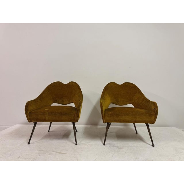 This elegant pair of 1950s Italian armchairs embodies the sculptural softness and refined proportions characteristic of...
