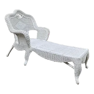 Early 20th Century Victorian White Wicker Rattan Chaise Lounge Chair