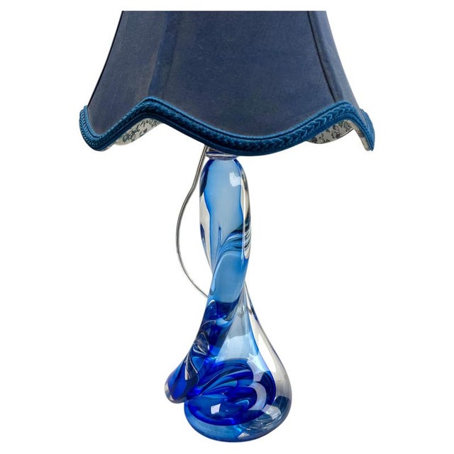 This simple yet graceful cobalt table lamp is in large size; 35 cm excluding the lamp shade. The colored core in classic...