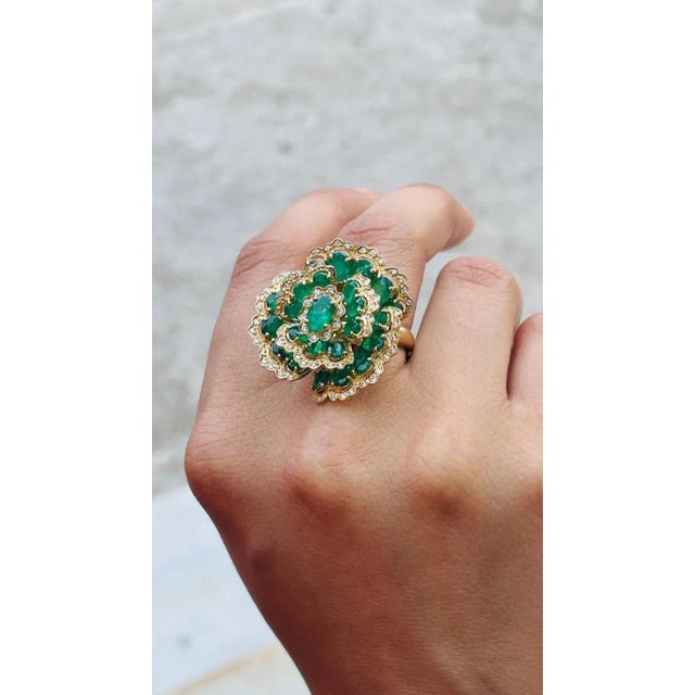 5.82 Ct Emerald Flower Ring With Diamonds in 14k Gold Size 7 For Sale In New York - Image 6 of 8
