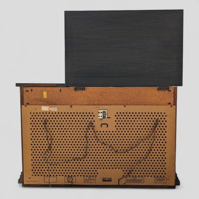 Mid-Century Record Player & Radio Cabinet Vintage Zenith Stereo Console , 1970s For Sale - Image 10 of 10