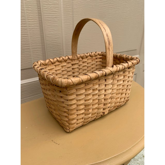 Early 20th Century American Splint Oak Gathering Basket For Sale - Image 4 of 10