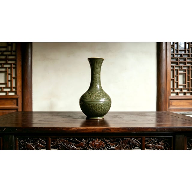 "W-12cm,H-22.5cm Experience the beauty and elegance of Chinese history with our Chinese Vintage Porcelain Handcrafted with...
