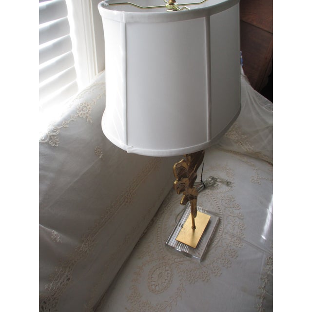 Vintage Maitland Smith Style Golden Oak Leaf on Lucite Base Table Lamp For Sale In Columbia, SC - Image 6 of 11