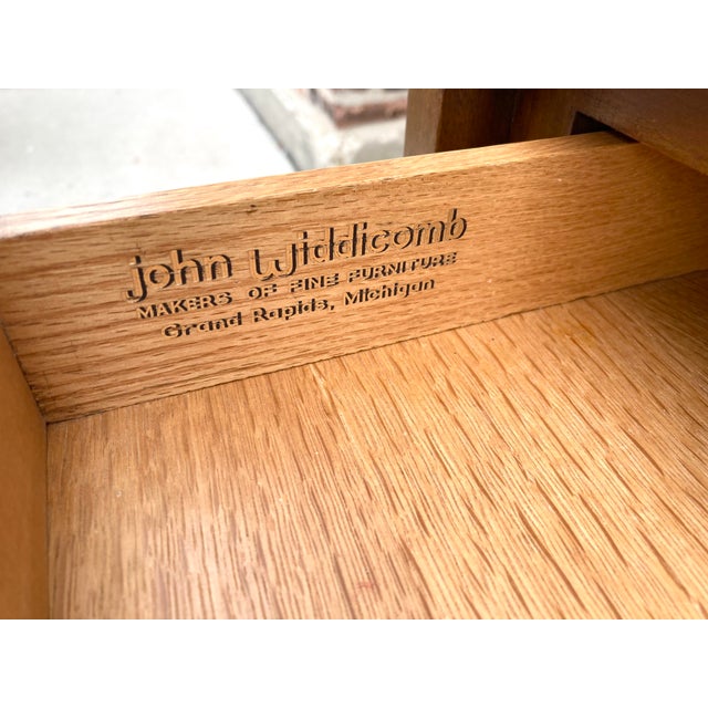 Brown Mid-Century Modern Nightstands by John Widdicomb - A Pair For Sale - Image 8 of 18