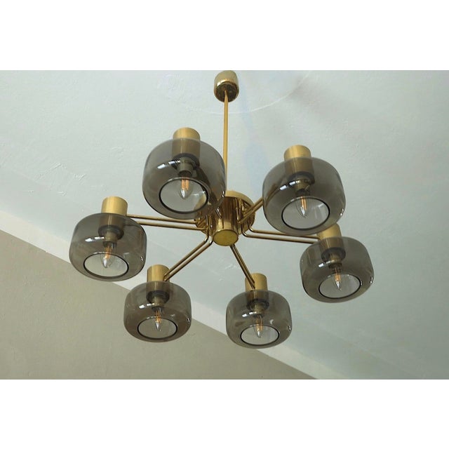 Hans-Agne Jakobsson Large Brass and Glass Chandelier from Hans-Agne Jakobsson, Sweden, 1960s For Sale - Image 4 of 11
