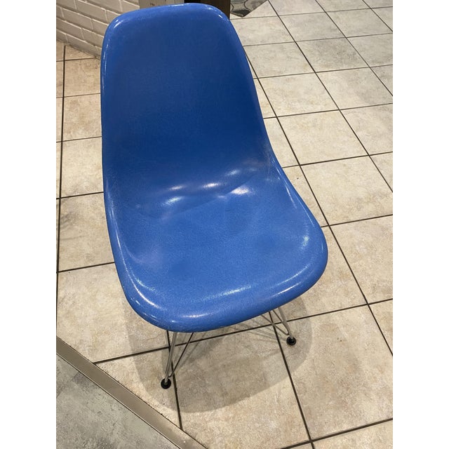 Metal DSR Eiffel Chair in Blue Fiberglass by Charles and Ray Eames for Herman Miller, 1950s For Sale - Image 7 of 17