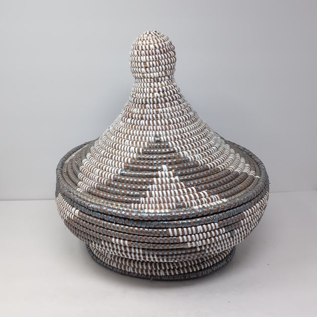 Tribal 1990s Handwoven African Style Large Cone Lid Basket Wicker Storage Tribal Geometric For Sale - Image 3 of 10