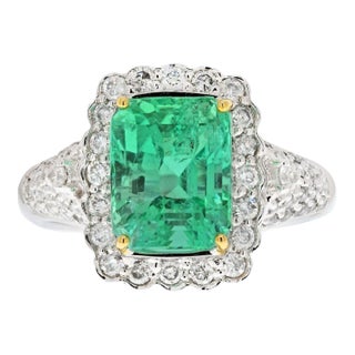 Vintage 3.58 Carat Colombian Emerald and Diamond Cocktail Ring in 18k White Gold, Size 7 For Sale