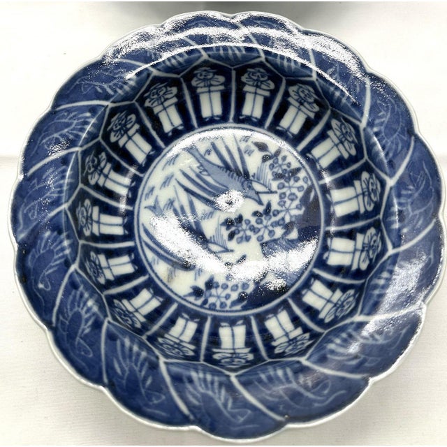 Chinoiserie Rare Pair of 18th Century Chinese Export Blue and White Scalloped Bowls Long Eliza Motif For Sale - Image 3 of 15