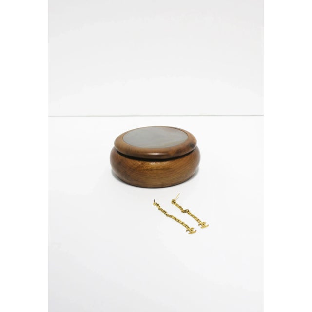 Brazilian Agate Onyx and Wood Round Jewelry or Trinket Box, Brazil, 1980s For Sale In New York - Image 6 of 11