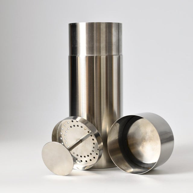 1980s Cylinda Cocktail Shaker by Arne Jacobsen for Stelton, 1980s For Sale - Image 5 of 7