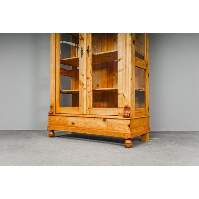 Display Cabinet in Pine, 1800s For Sale - Image 16 of 18