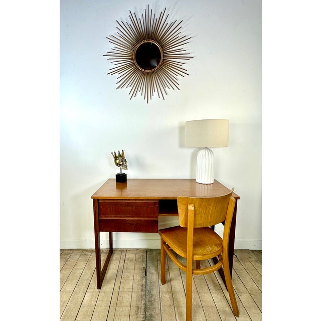 Vintage desk in solid teak and teak veneer dating from the 1960s, with a typically Scandinavian design. Elegant and...