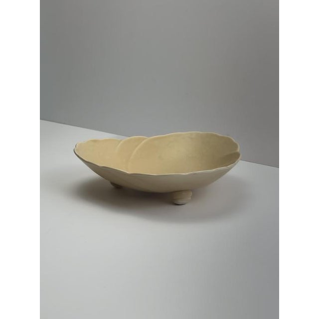 Art Deco Ceramic Triangular Candy Dish attributed to Crown Ducal, England, 1930s For Sale - Image 4 of 10