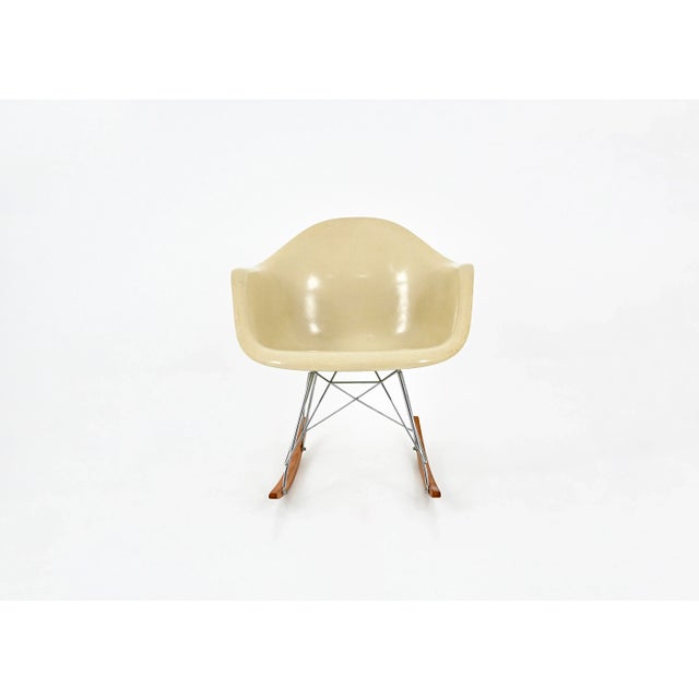 Mid-Century Modern RAR Rocking Chair by Charles & Ray Eames for Herman Miller, 1960s For Sale - Image 3 of 11