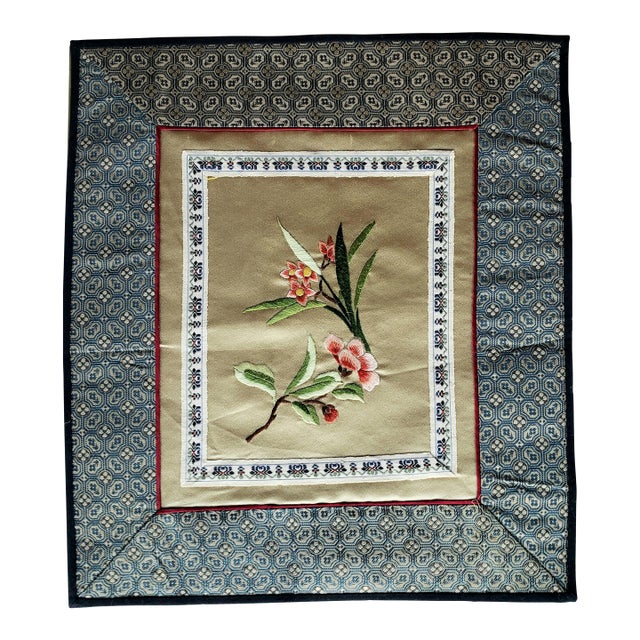 Early 20th Century Chinese Embroidered Silk Panel For Sale