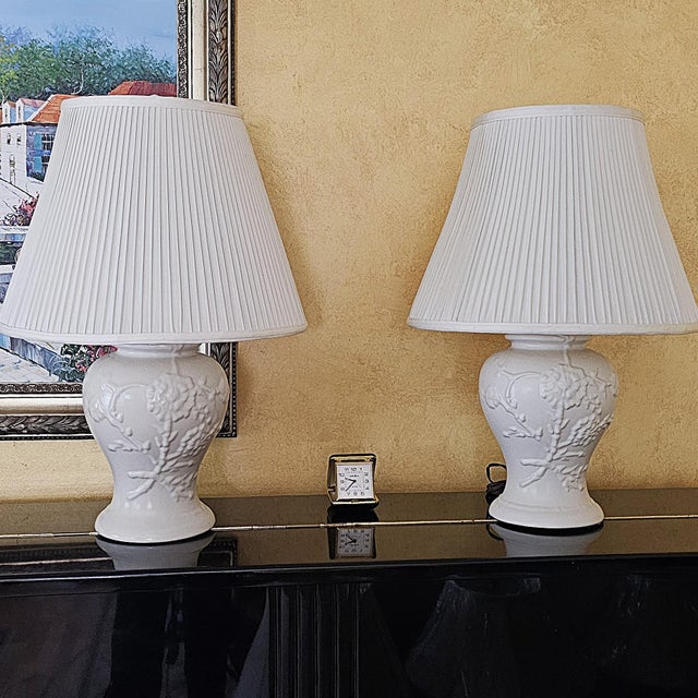 Pair of Vintage White Ceramic Ginger Jar Table Lamps With Floral Relief & Diane Shades For Sale - Image 16 of 18