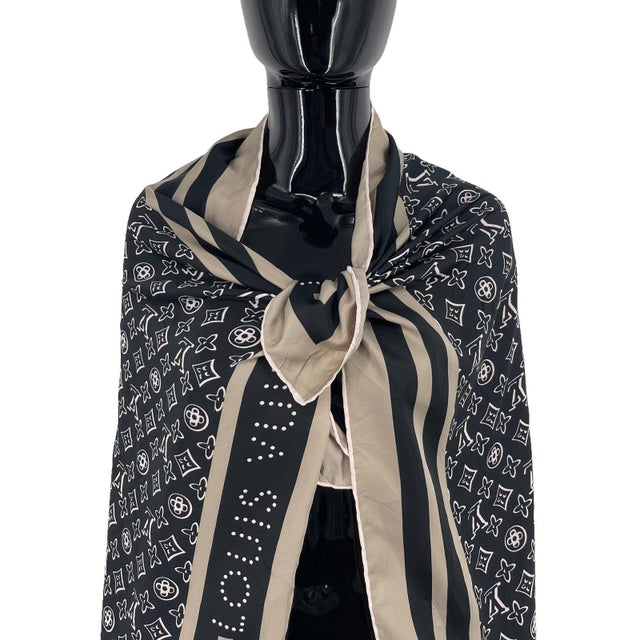 French Louis Vuitton Black Monogram 100% Silk Scarf For Sale - Image 3 of 8