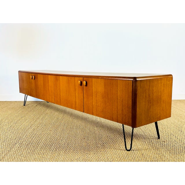 Low Scandinavian Teak Sideboard with 4 Doors and Hairpin Legs, 1960 For Sale - Image 9 of 17
