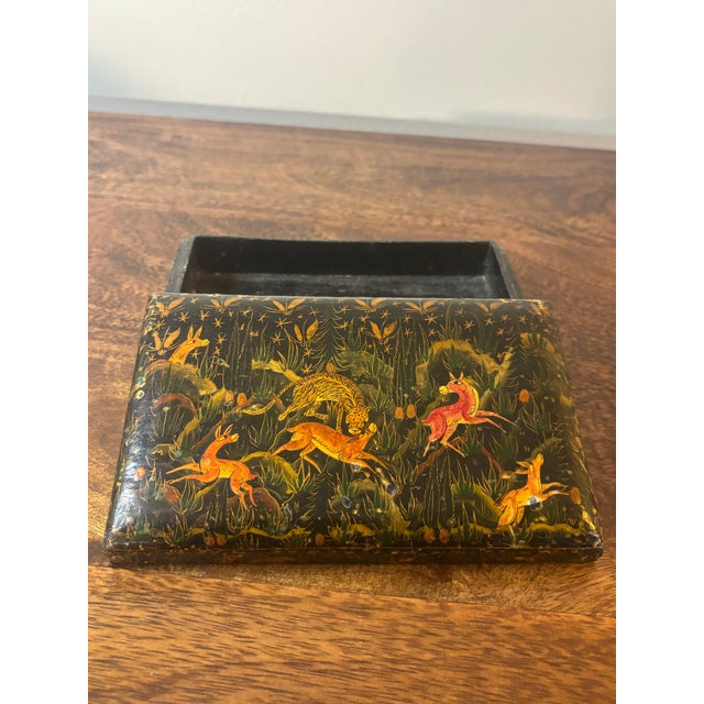 1940s Vintage Hand Painted Lacquered Jaguar Hunt Decorative Box c.1950 For Sale - Image 5 of 7