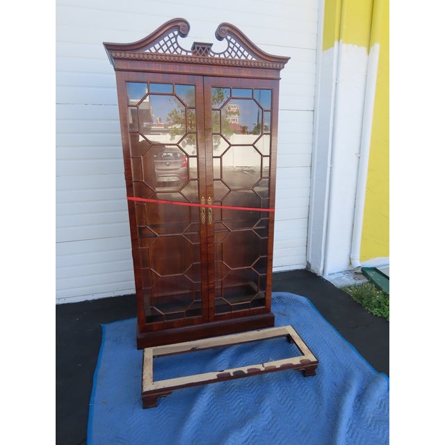 Henredon Chippendale Tall Large Flame Mahogany Display China Cabinet 6470 For Sale - Image 13 of 18