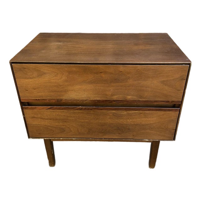 Mid 20th Century Royal American by Stanley for Distinctive Furniture Walnut Rosewood Nightstand For Sale