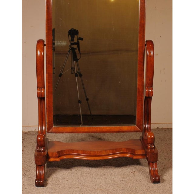 Elegant cheval mirror in solid mahogany and mahogany veneer from the 19th century from England Very beautiful mirror which...