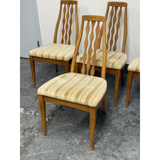 American of Martinsville Mid 20th Century Sculpted Spindle-Back Dining Chairs, Set of Four For Sale - Image 11 of 12