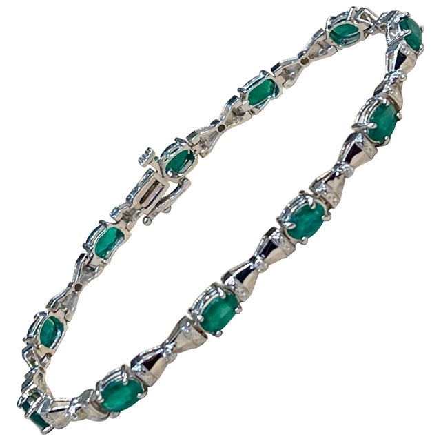 9 Carat Natural Emerald & Diamond Cocktail Tennis Bracelet 14 Karat White Gold For Sale - Image 15 of 18