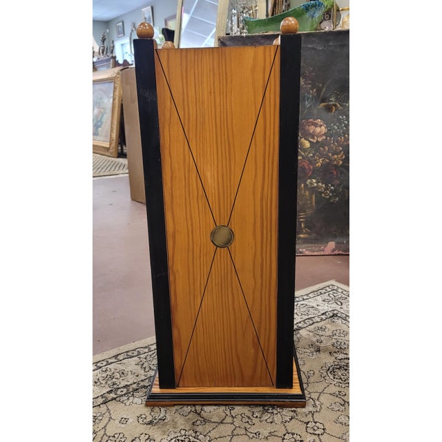 Fine vintage 1950s Trompe I oeil umbrella stand made of wood. Very nice simplistic design in the Napoleon 3rd taste....