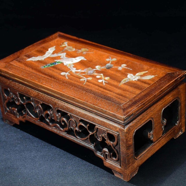 Dimensions: Height 14.5cm (5.71") x Length 34cm (13.39") x Width 19cm (7.48") Material: Solid Hardwood (Huali / Rosewood),...