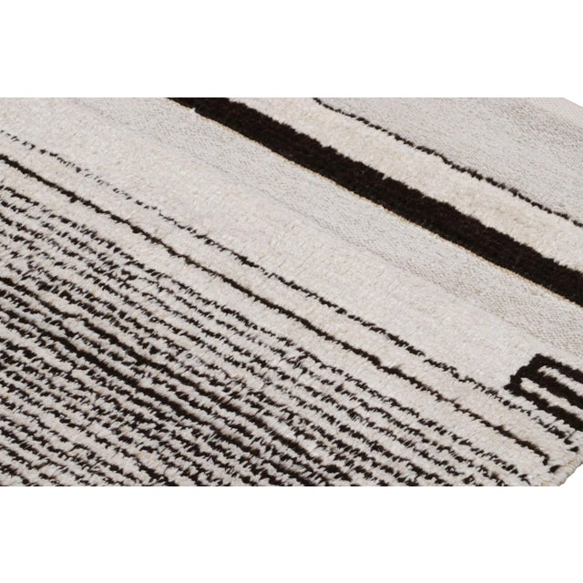 Rug & Kilim’s Contemporary Rug With White and Black Stripes and Gradation “Sky” For Sale In New York - Image 6 of 7