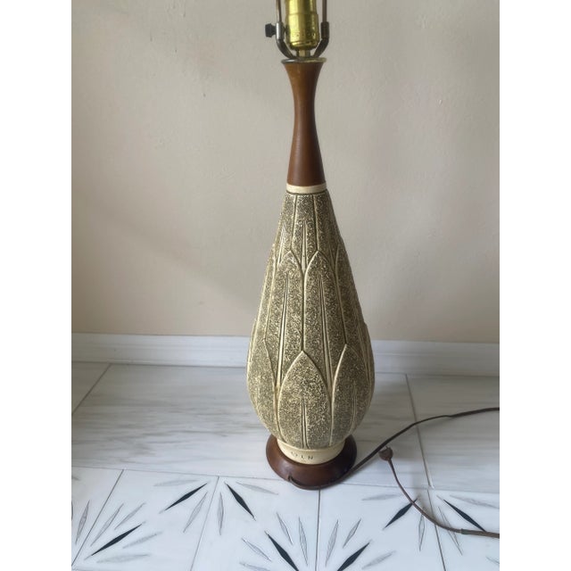 Vintage Mid-Century Modern Quartite and Teak Gold and Cream Colored Leaf Design Table Lamp For Sale - Image 12 of 13