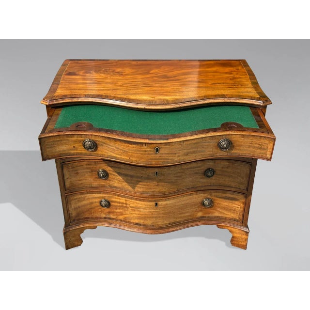 Antique George III Serpentine Chest of Drawers, 1790 For Sale - Image 6 of 13