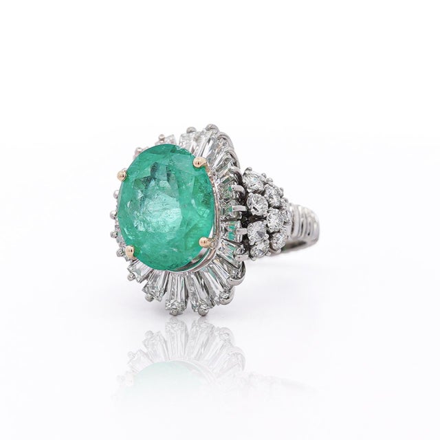 1990s 6.8 Carat Oval Cut Colombian Emerald and Diamond Platinum Ring, Size 4.5 For Sale - Image 9 of 13