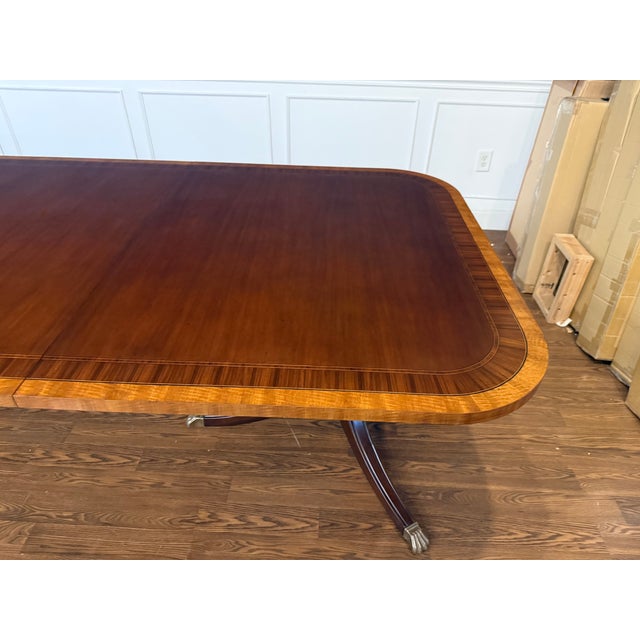 2020s Traditional Multi-Banded Mahogany Double Pedestal Dining Table - Showroom Sample For Sale - Image 5 of 15