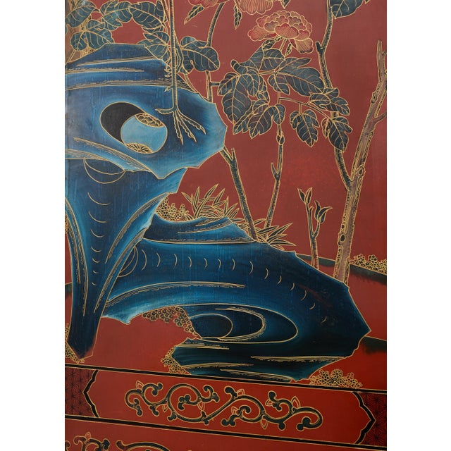 Chinese Export Four Panel Red Lacquered Chinoiserie Gilt Screen For Sale - Image 9 of 18