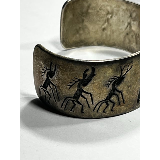 1960s Rare Victor Coochwytewa Vintage Hopi Silver Overlay Cuff For Sale - Image 5 of 7