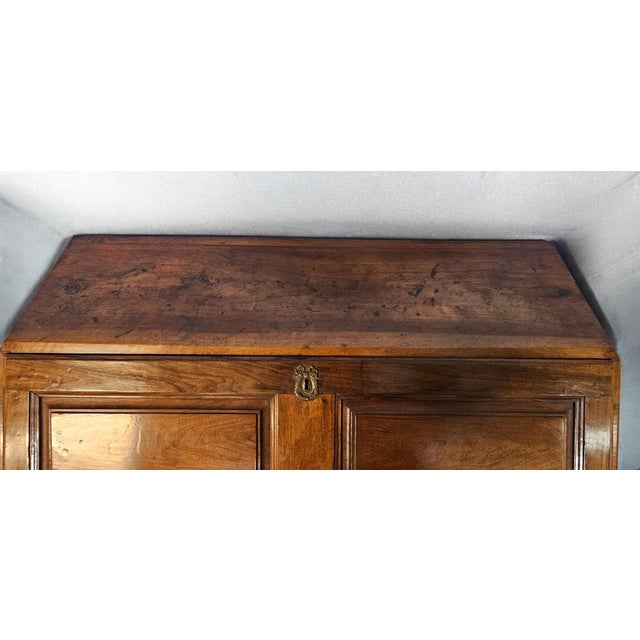 Italian Louis XVI Flap Sideboard in Walnut, 1760s For Sale - Image 4 of 18