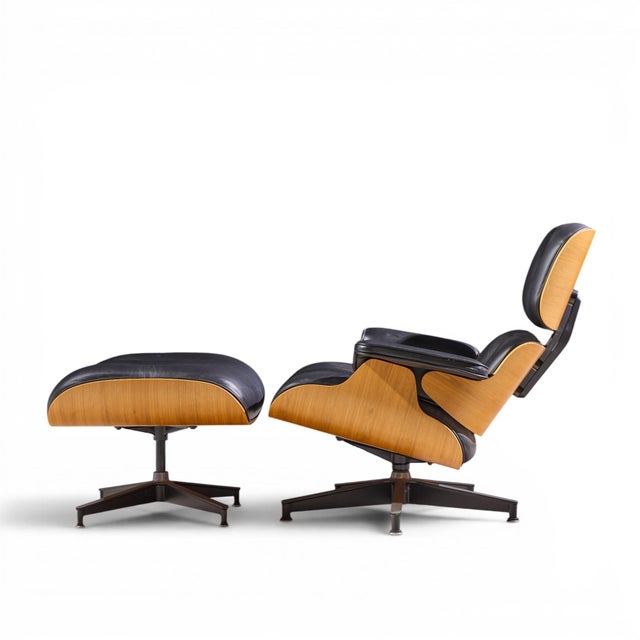 Herman Miller Charles & Ray Eames for Herman Miller Eames Mid Century Walnut Lounge Chair and Ottoman For Sale - Image 4 of 10