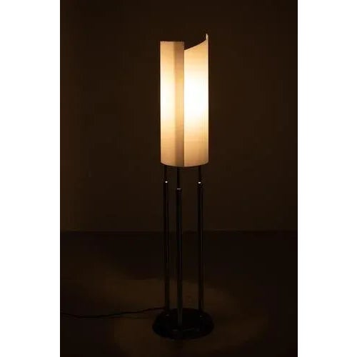 Wonderfully shaped ‘Arianna’ floor lamp designed by the Italian designer Bruno Gecchelin in 1978 for Oluce. Made of a...