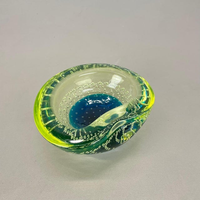 Large Murano Glass Bubble Yellow Bowl, Italy, 1970s For Sale - Image 4 of 18