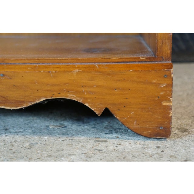 Vintage Early American Colonial Style Low Profile Scalloped Pine Bookcase Shelf For Sale - Image 13 of 16