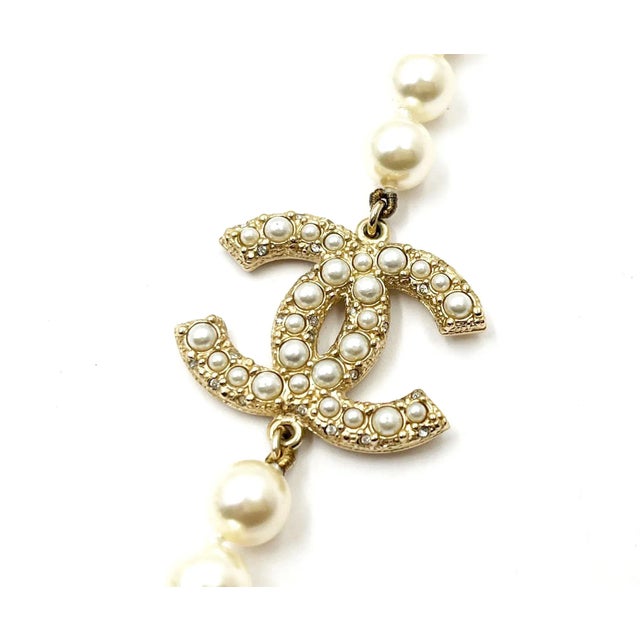 Chanel Chanel Gold CC Pearl Short Pearl Necklace For Sale - Image 4 of 5