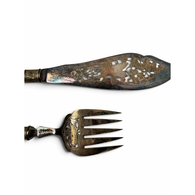 Late 18th Century Antique Victorian RMJ & Co Sheffield Engraved Silver-Plate Fish Serving Set For Sale - Image 5 of 10
