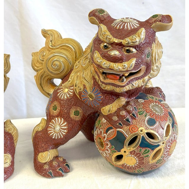 Japanese Vintage Japanese Pottery Kutani Foo Dogs in Cinnabar and Gold Colors- A Pair For Sale - Image 3 of 12
