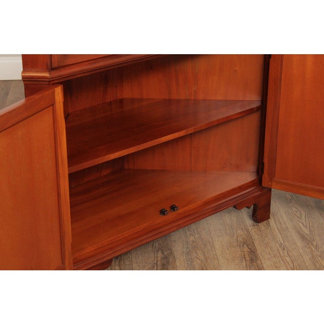 Brown Stickley Georgian Style Pair of Mahogany Corner Cabinets For Sale - Image 8 of 12